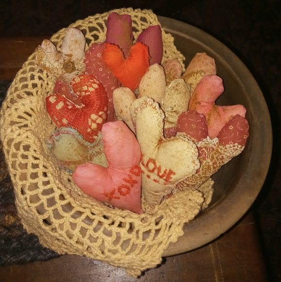 Primitive Valentine's Heart Bowl fillers - Picture 2 of 11